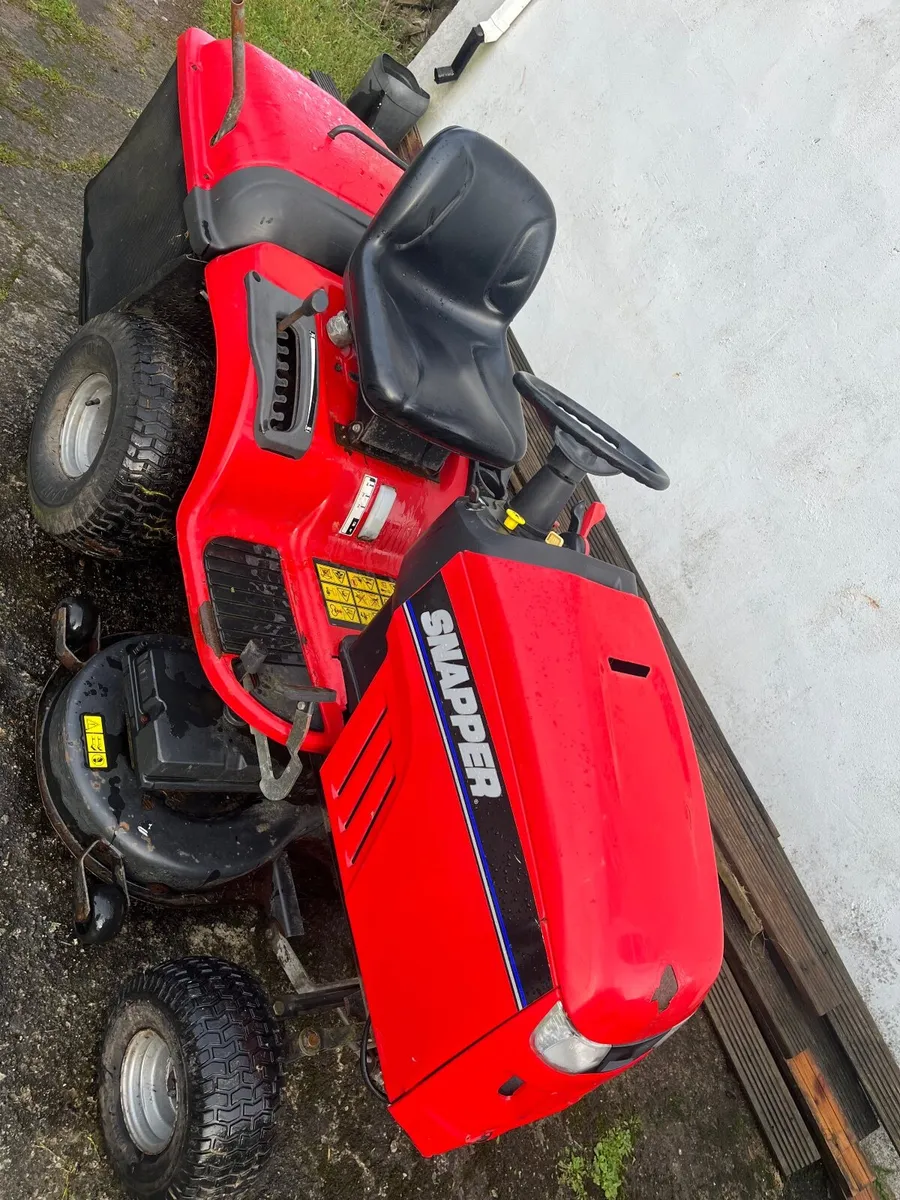 Snapper Ride on Lawnmower - Image 1