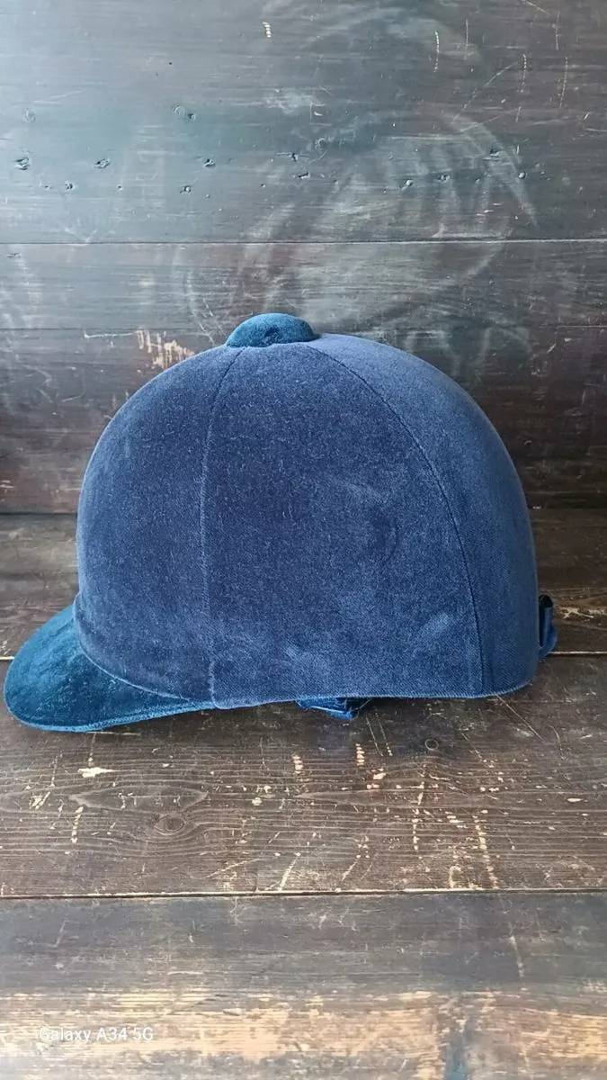 Champion riding hat - Image 1