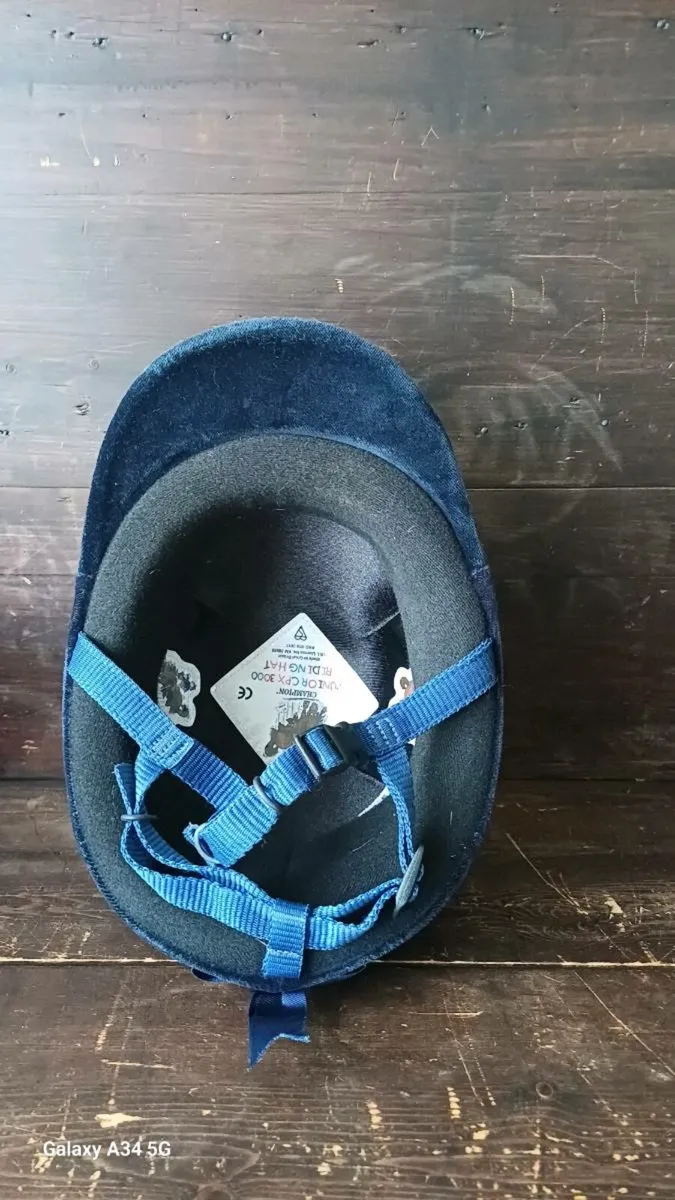 Champion riding hat - Image 3