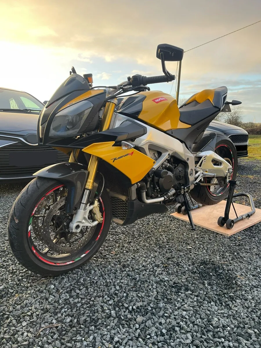 Aprilia Tuono V4 2012 - Image 1