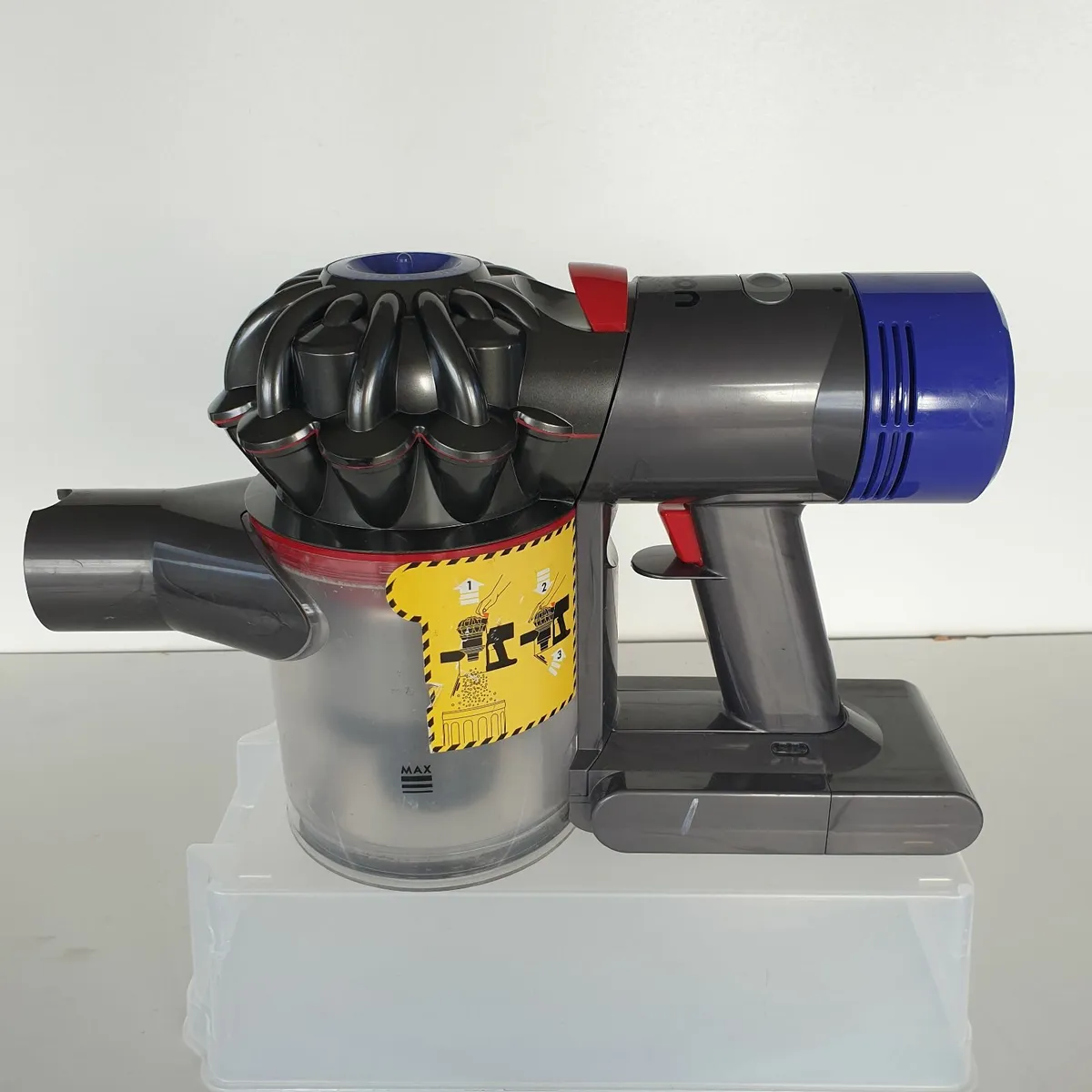 Dyson V8 handheld vacuum see video - Image 2