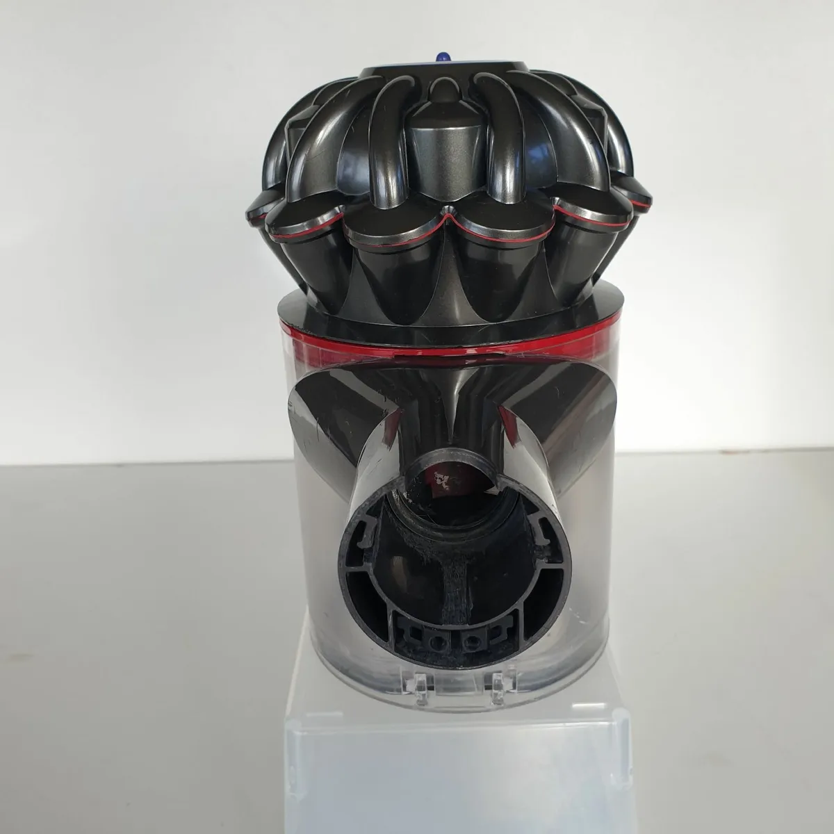 Dyson V8 handheld vacuum see video - Image 3