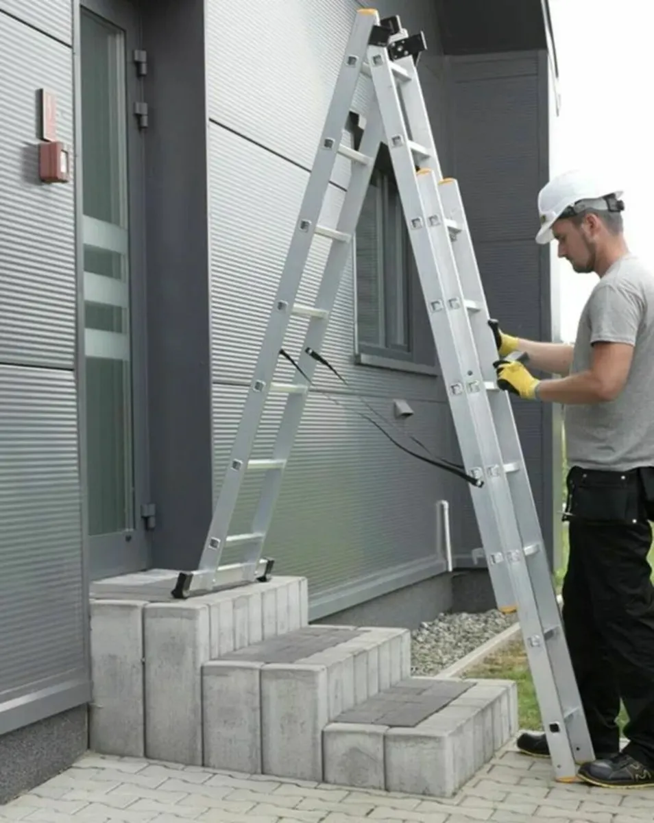 3-Section Aluminum Ladder, 3x11 Rungs - Image 2