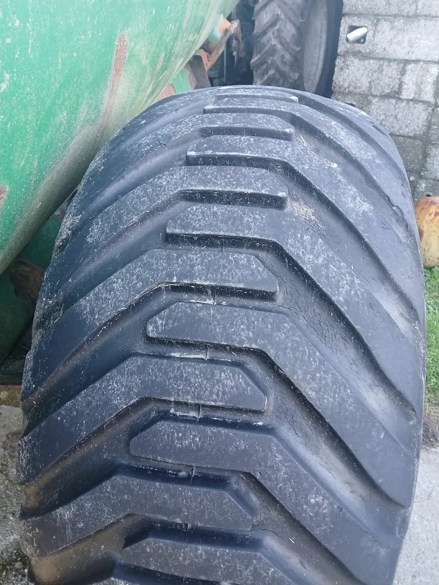 Tyres 550/60 22.5 BKT v line - Image 2