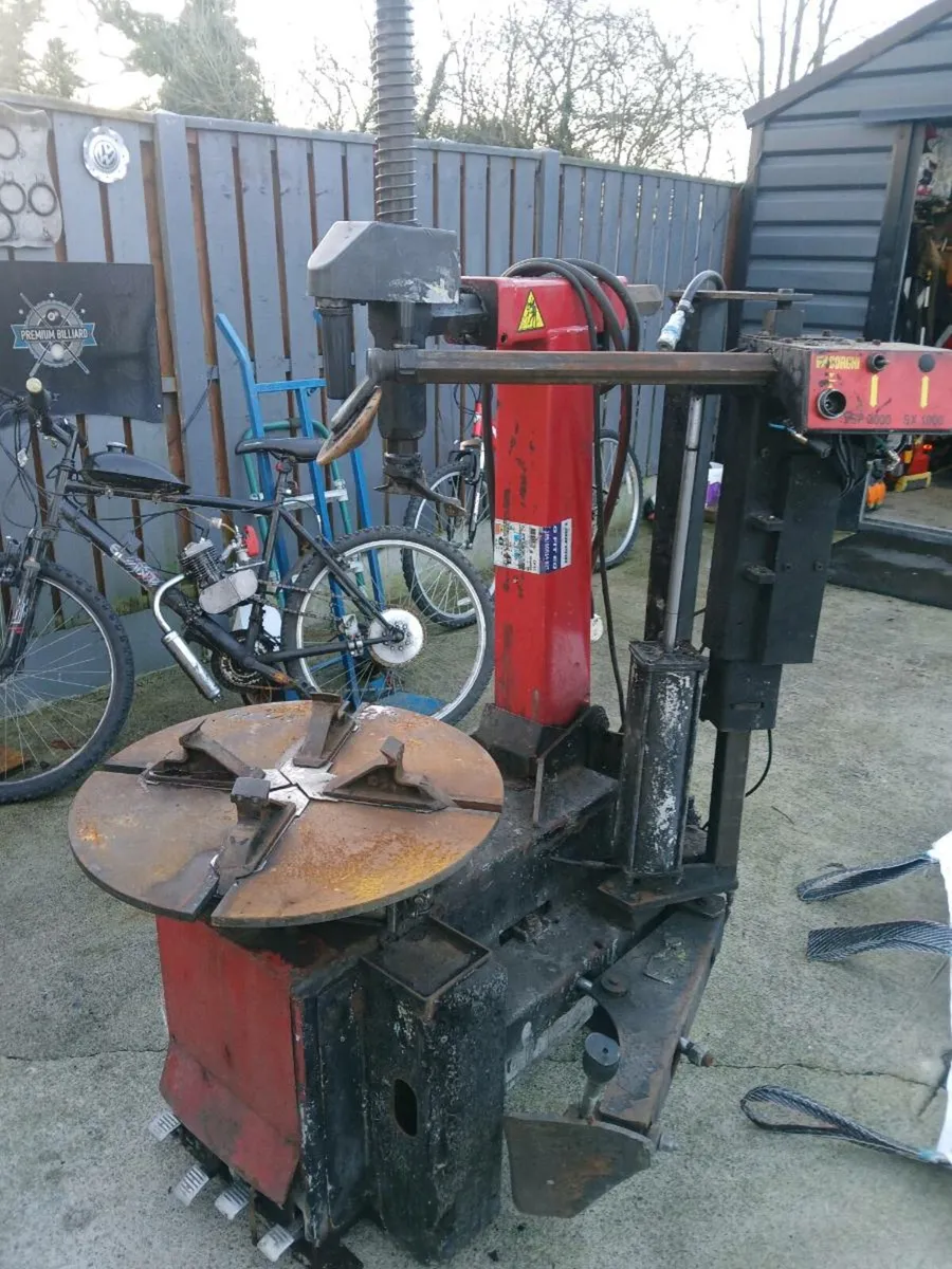 TYRE MACHINE  AND TYERS - Image 1