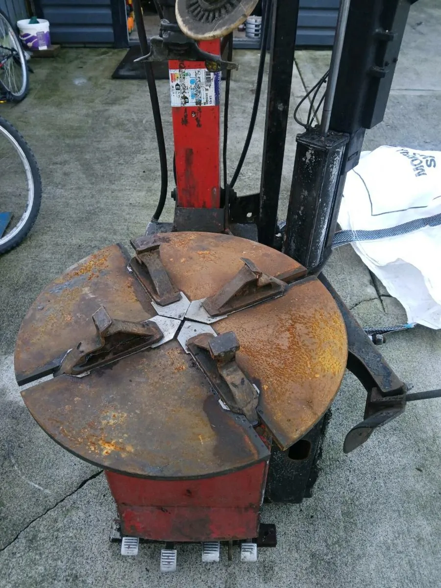 TYRE MACHINE  AND TYERS - Image 2