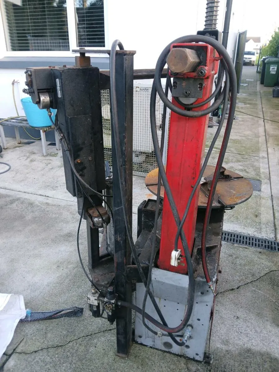 TYRE MACHINE  AND TYERS - Image 4