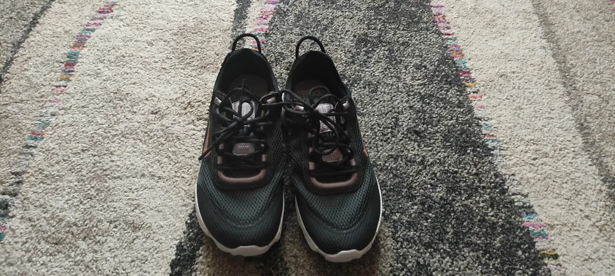 Brand New Nike Shoes UK5.5 - Image 2