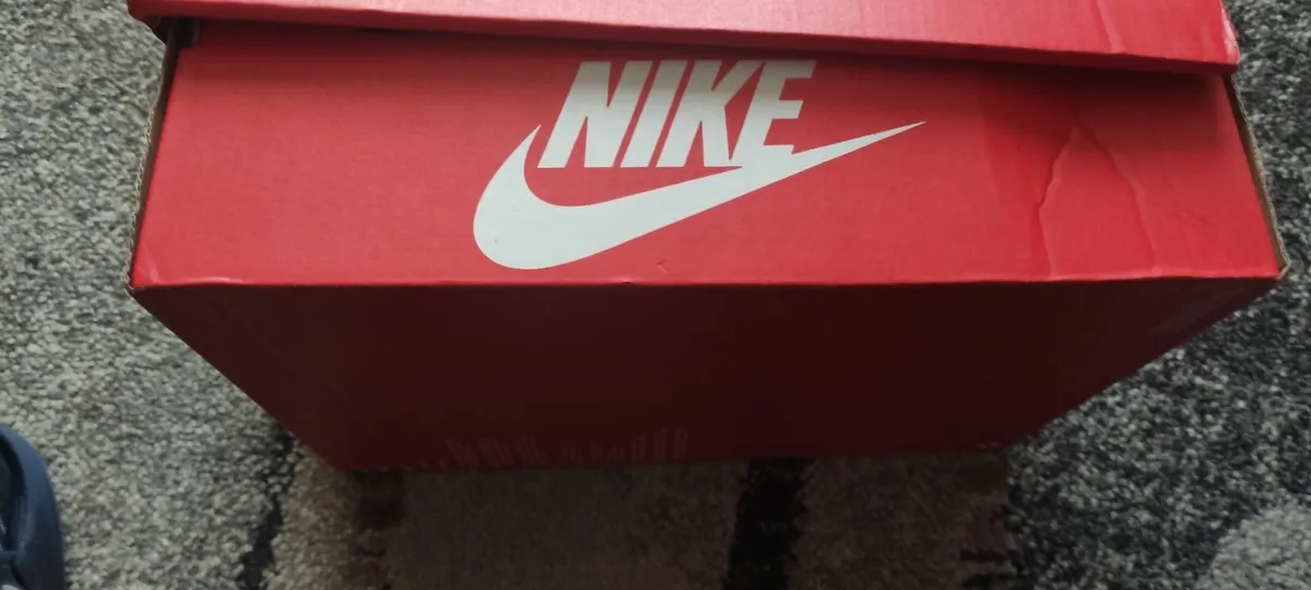 Brand New Nike Shoes UK5.5 - Image 3