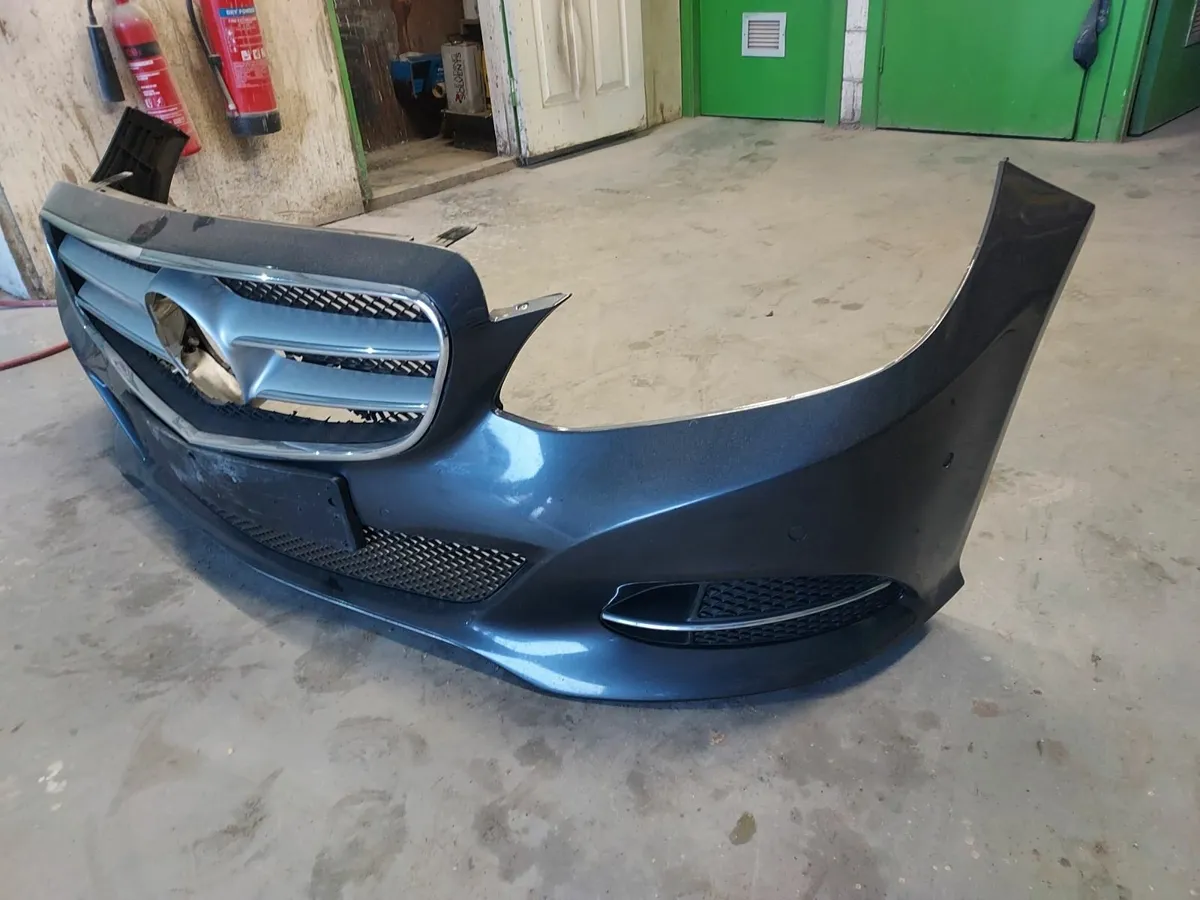 Bumper Mercedes EClass - Image 1