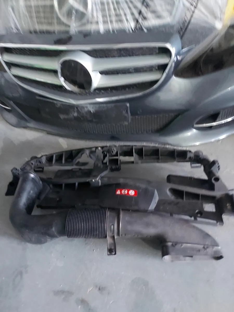 Bumper Mercedes EClass - Image 4