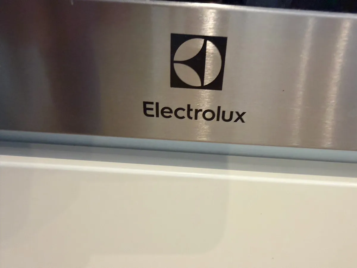 Oven and Built in Microwave - Image 4