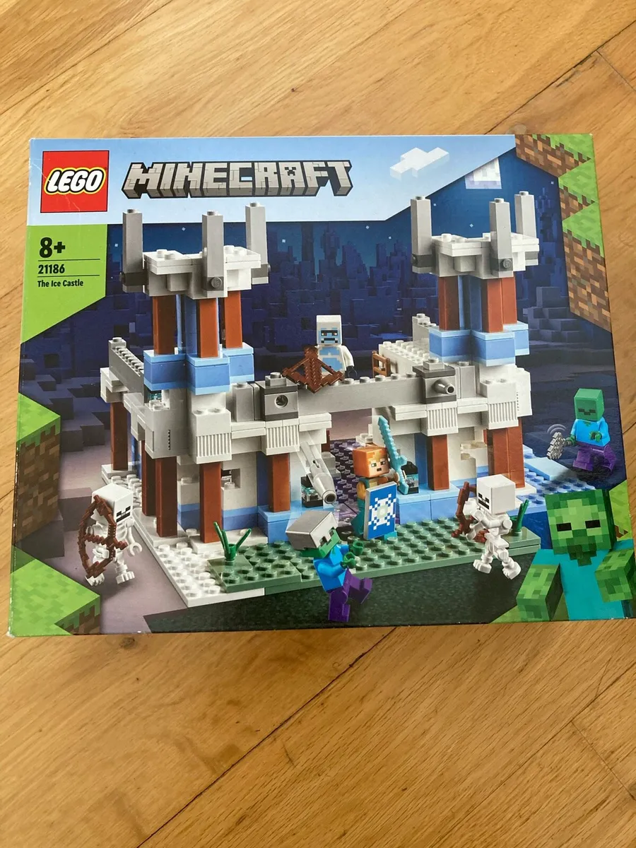Lego Minecraft - 21186 - The Ice Castle - Image 1