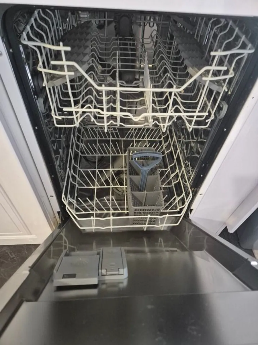 Dishwasher, Stand Alone Slimline - Image 2