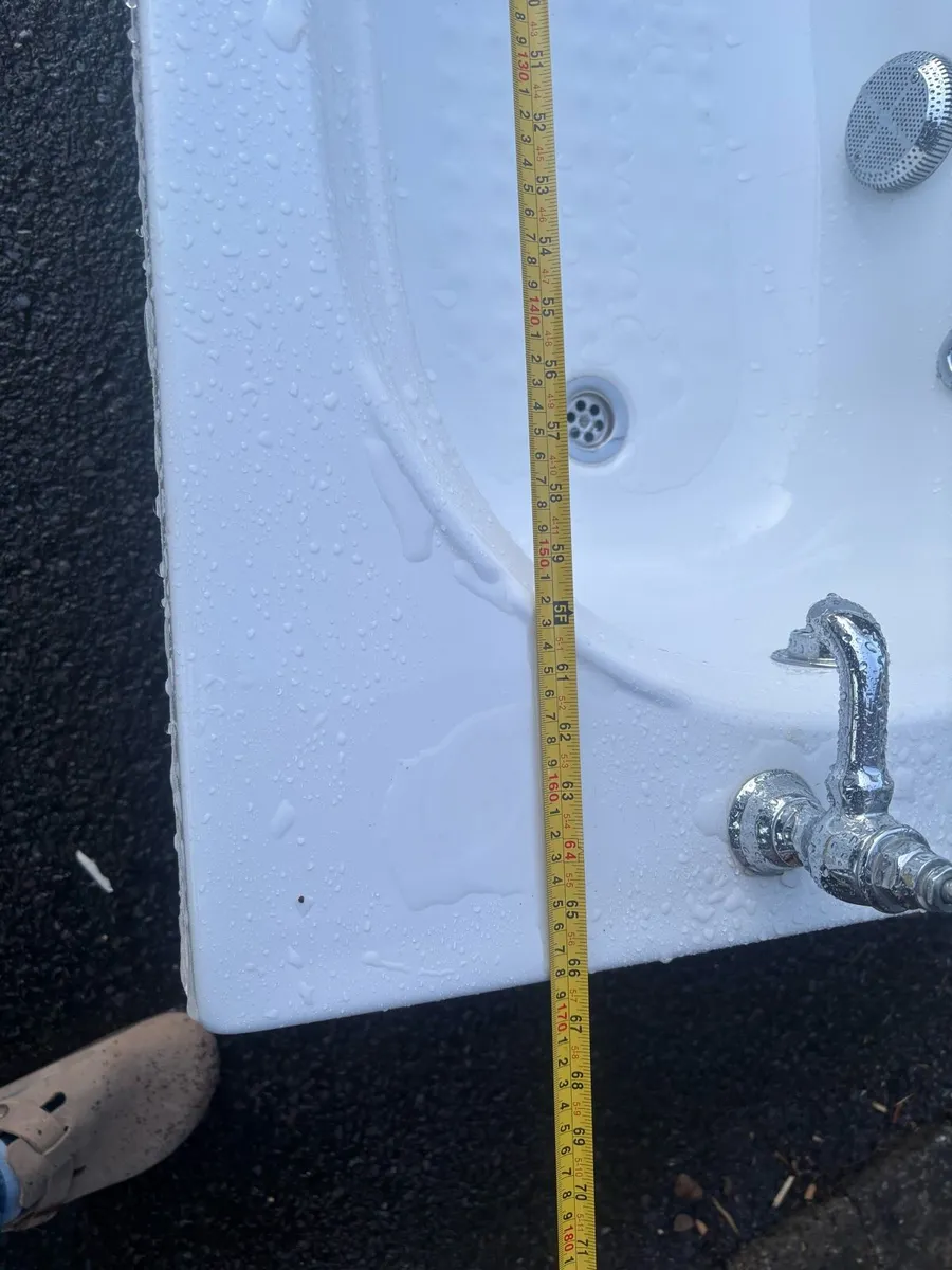 Jacuzzi bath - Image 4