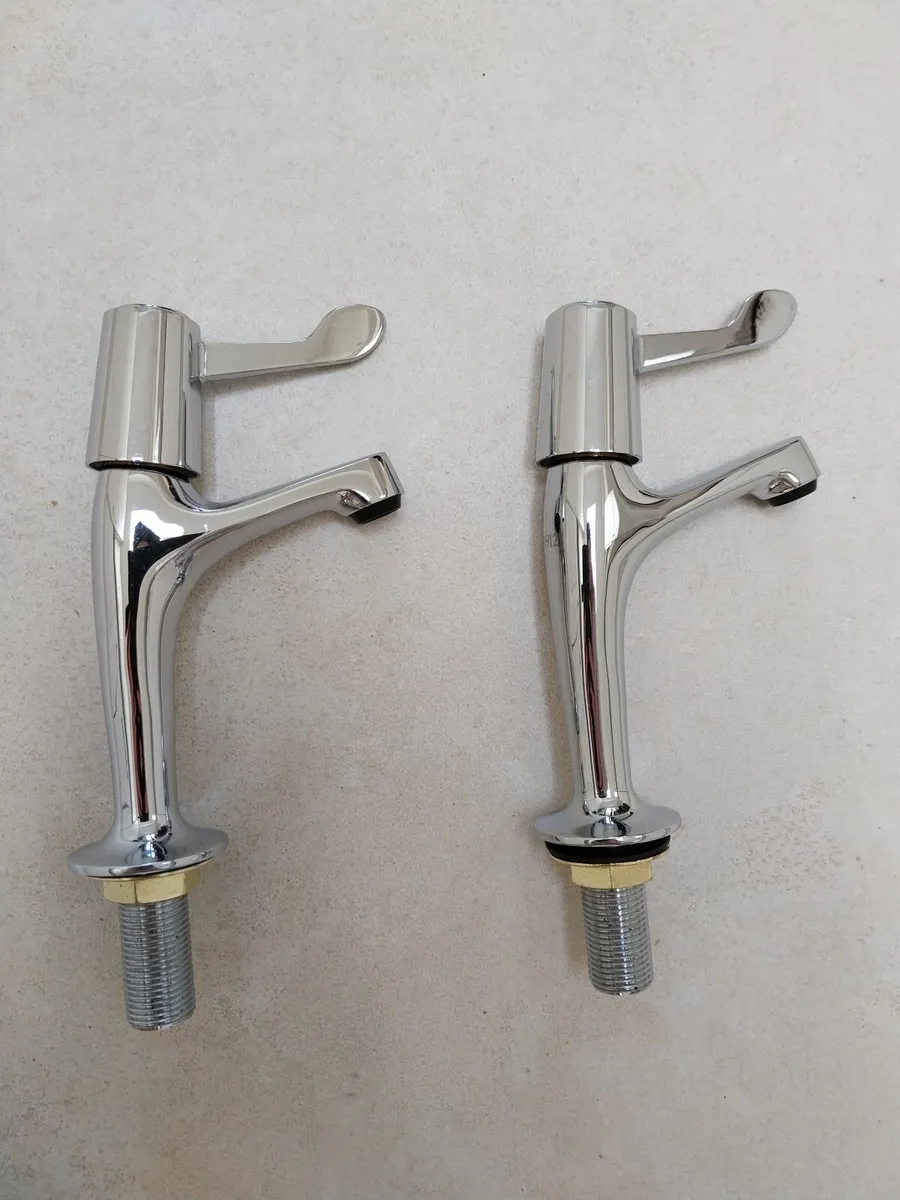 Briston Lever High Neck Pillar Taps - Image 3