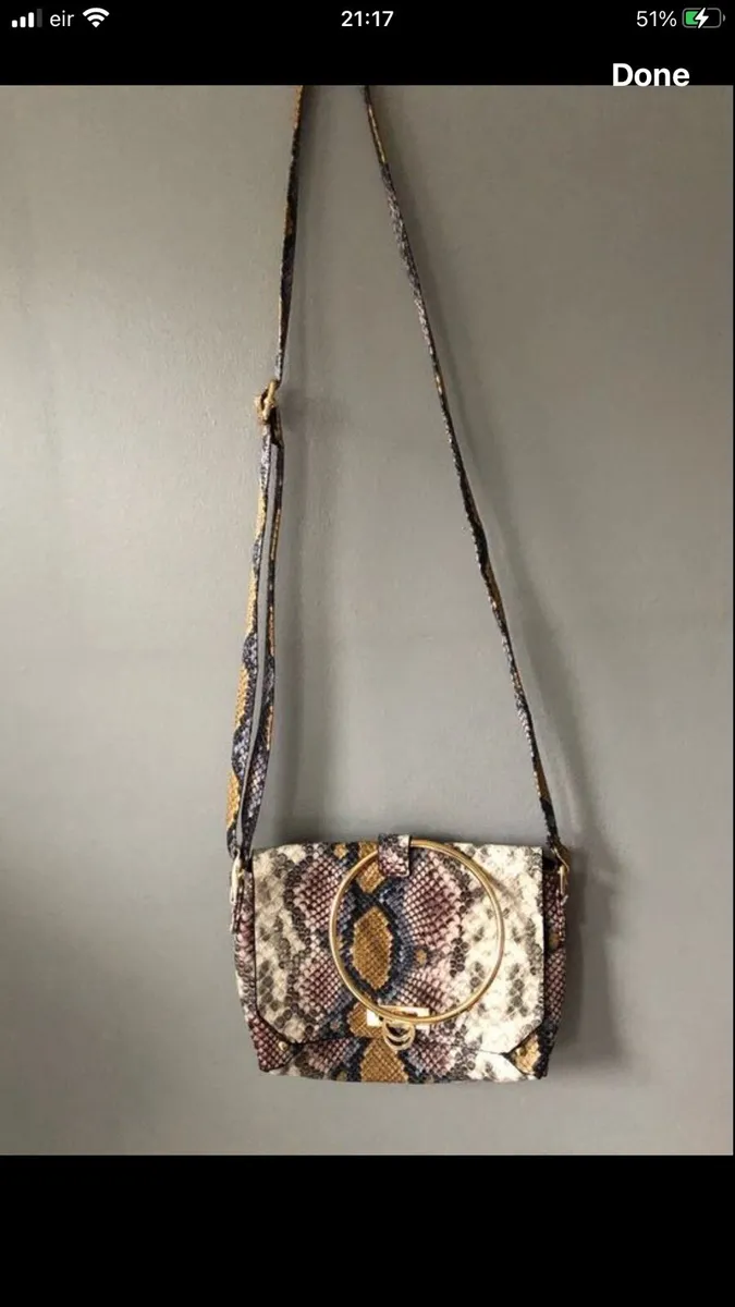 Ladies bag €3 - Image 4