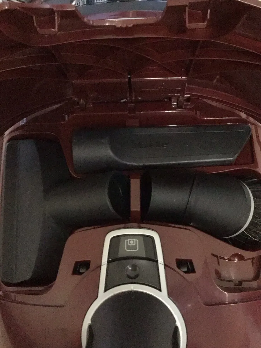 Miele cat and dog pro vacuum cleaner - Image 4
