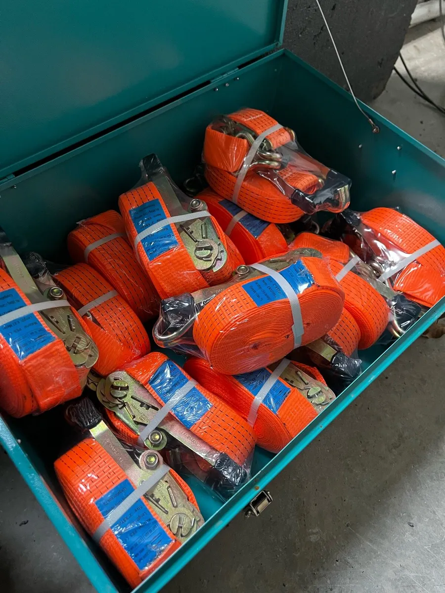 Box of 16 ratchet straps 5 tonne - Image 2