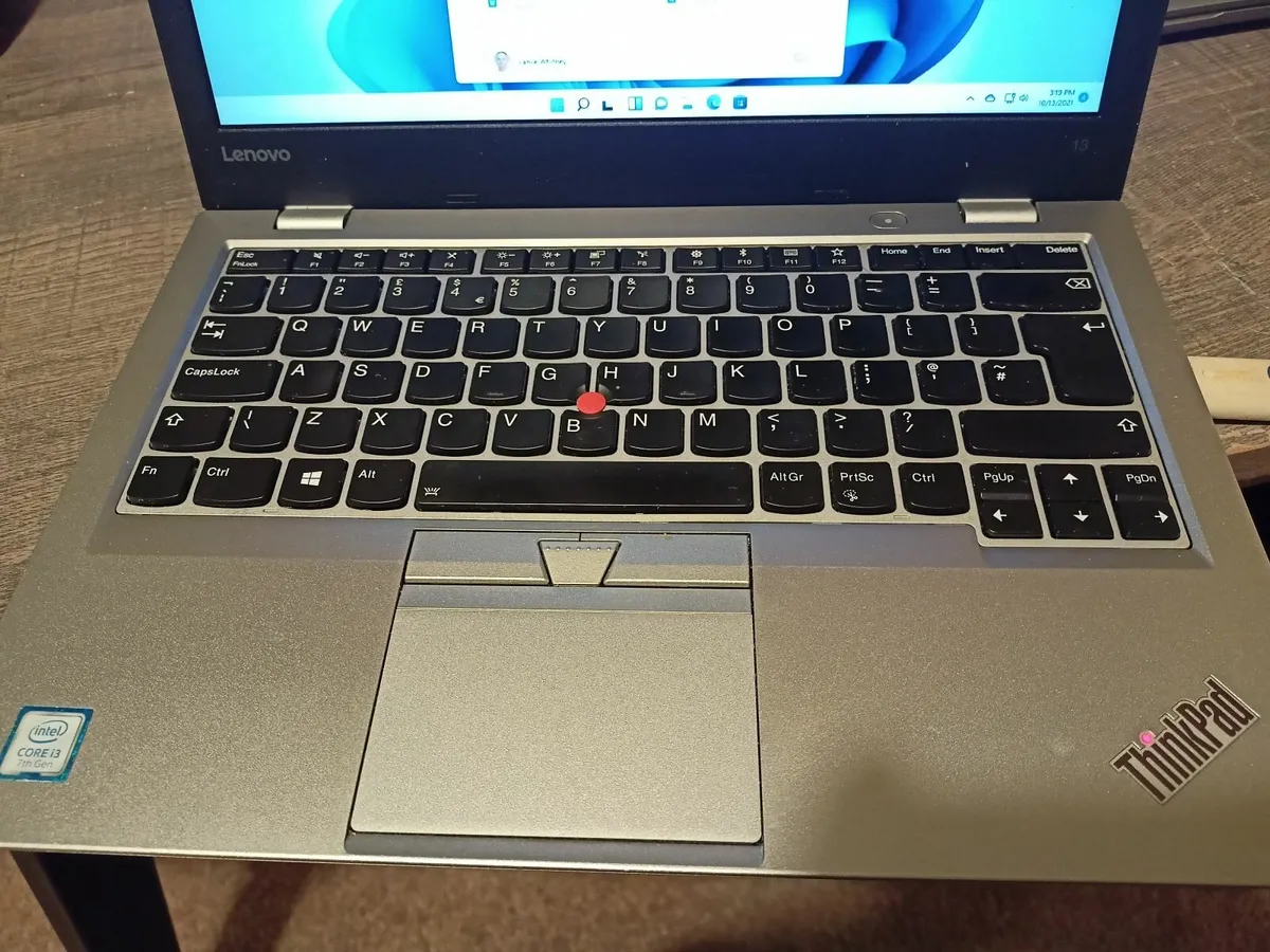 Lenovo laptop i3-7100 8GB RAM 256GB SSD Win 11 Pro - Image 3