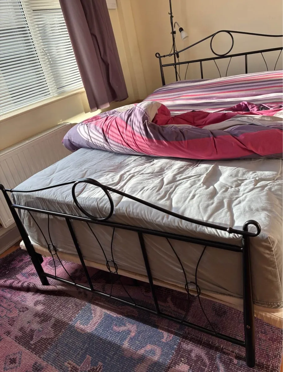 Beautiful Black 4 Foot Small Double Metal Bed - Image 1