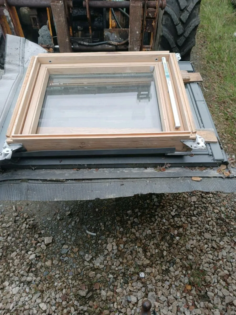 Velux windows  in exelent condition reclaimed - Image 3