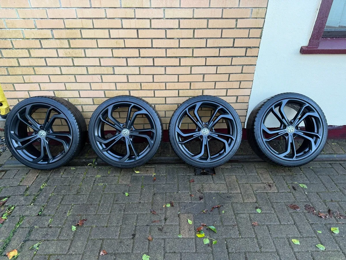 Genuine VW 19” Reifnitz Alloys - Image 1