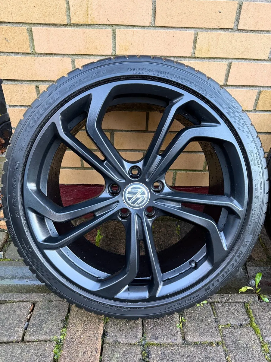 Genuine VW 19” Reifnitz Alloys - Image 2