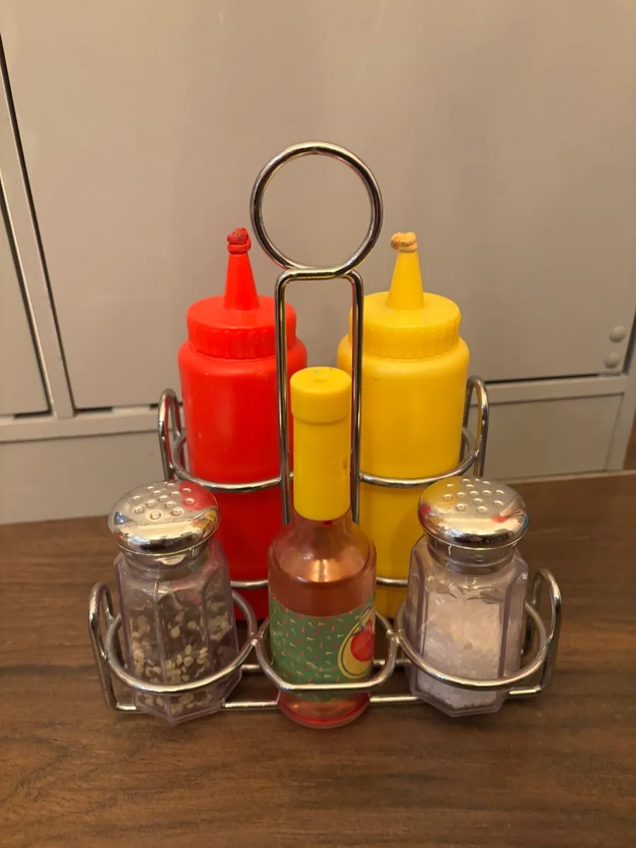 Play Kitchen & Mellissa Doug Food - Image 2