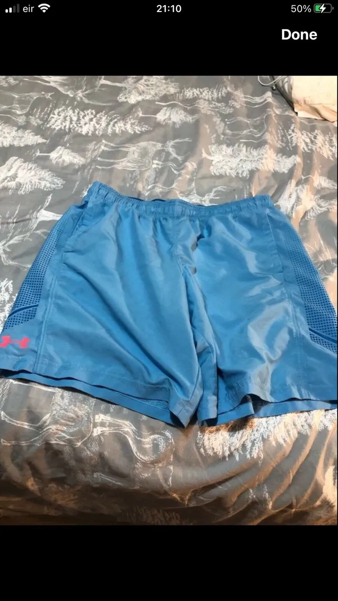 Boys under armour shirts size XL €8 - Image 1