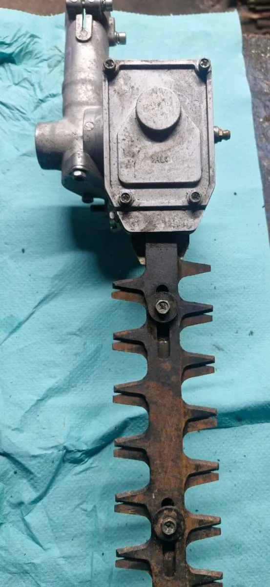 Hedge cutter head - Image 4