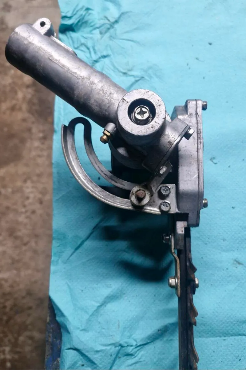 Hedge cutter head - Image 1