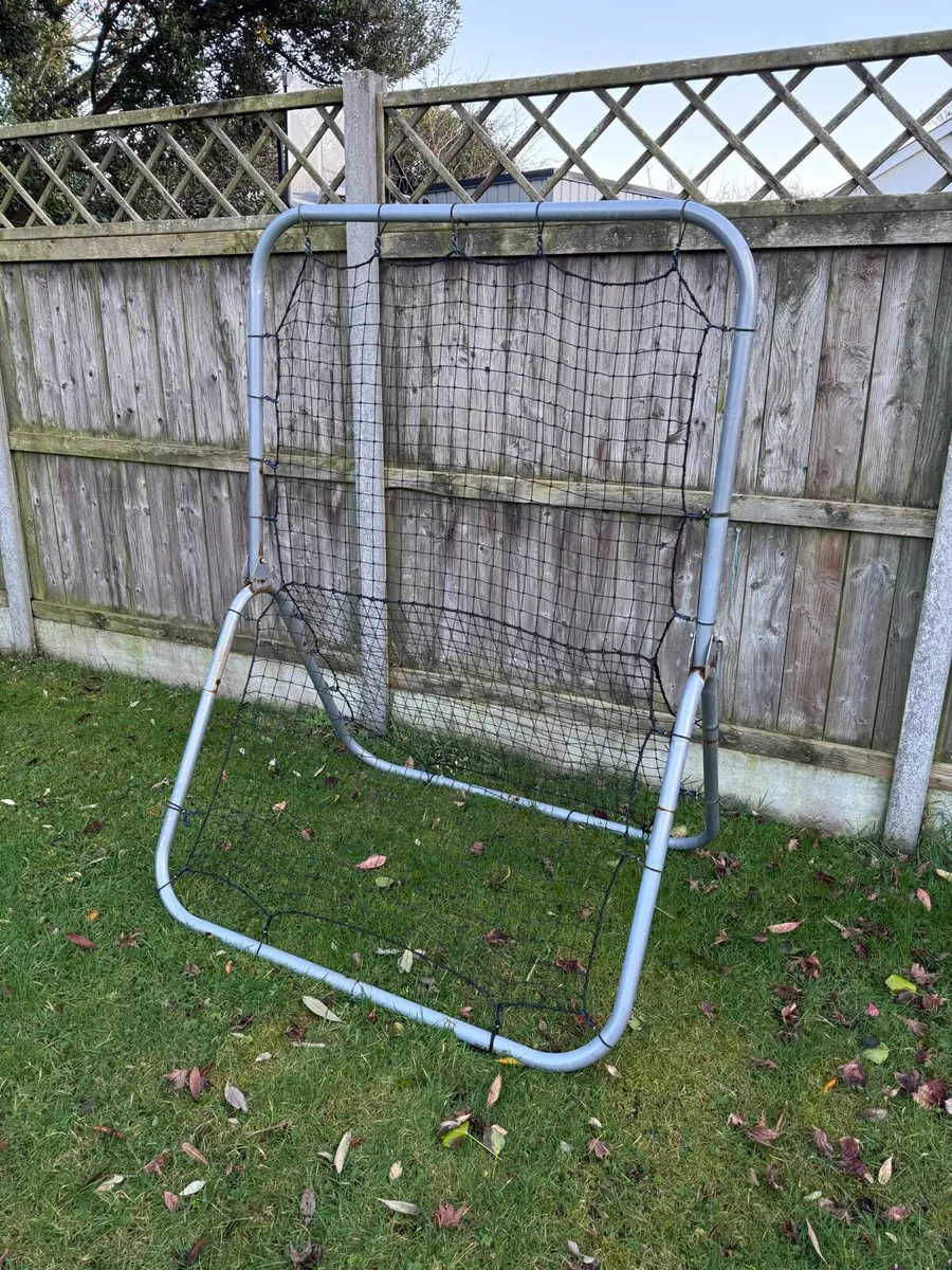 Football rebounder - Image 1