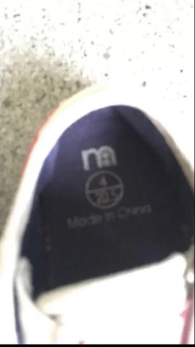 Boys trainers size 4 €5 - Image 4