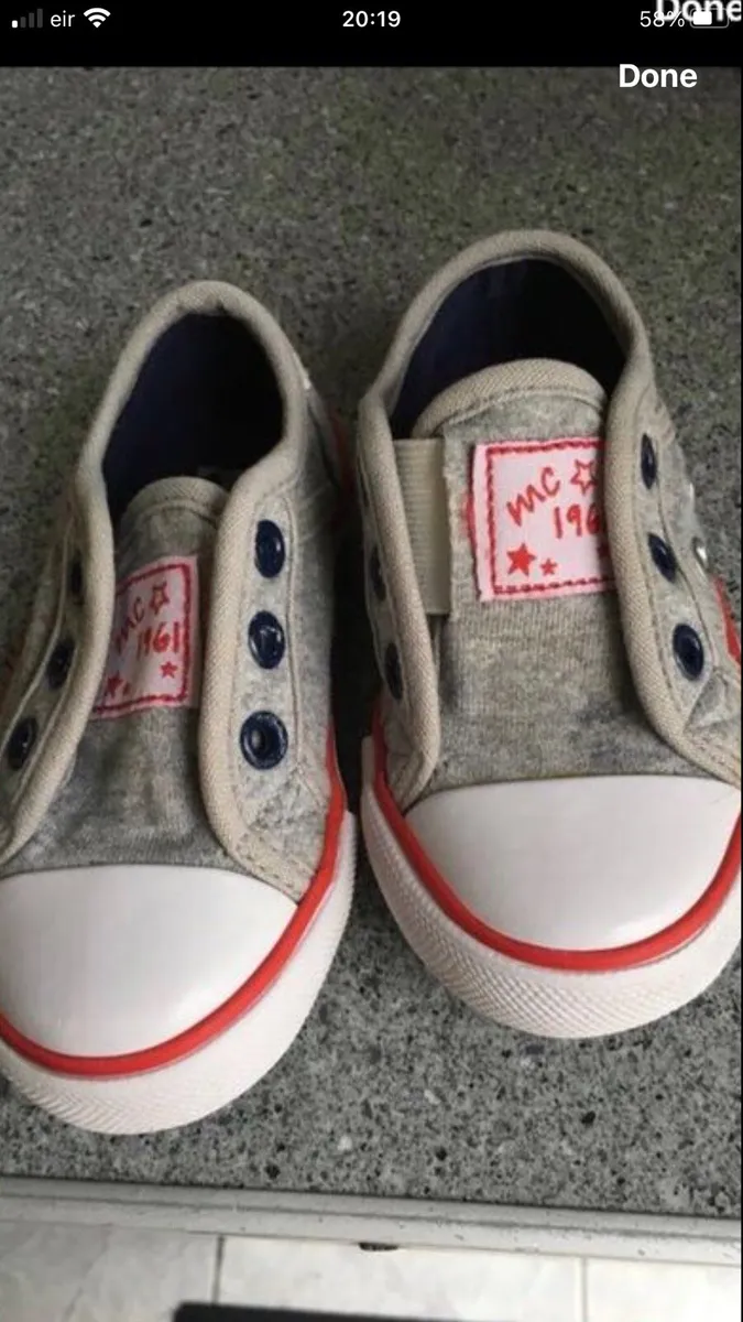 Boys trainers size 4 €5 - Image 1