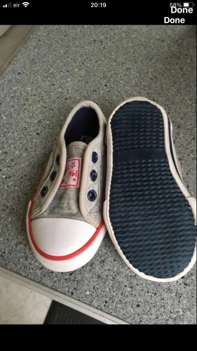 Boys trainers size 4 €5 - Image 2
