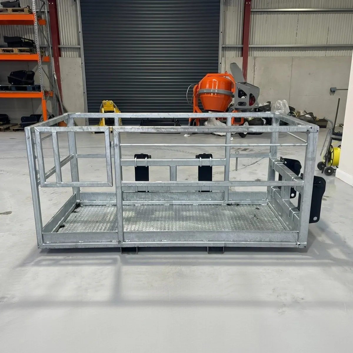 8x4 Safety cage / baskets Brackets Both Sides - Image 3