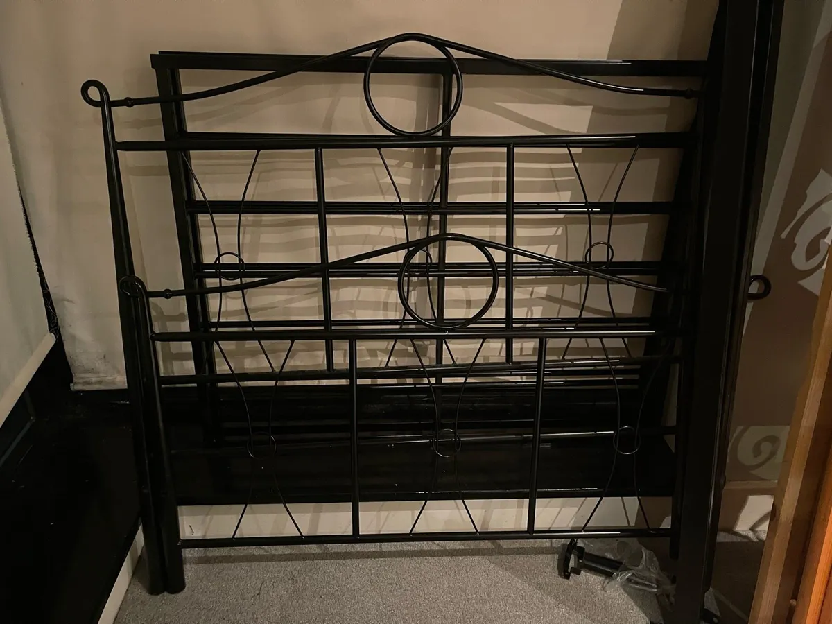 Beautiful Black 4 Foot Small Double Metal Bed - Image 3