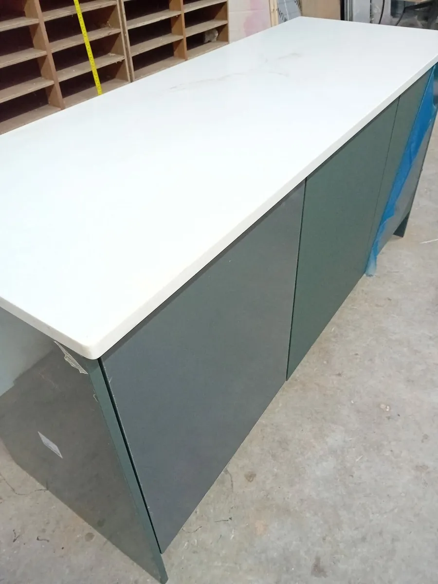 Kitchen island - Image 2