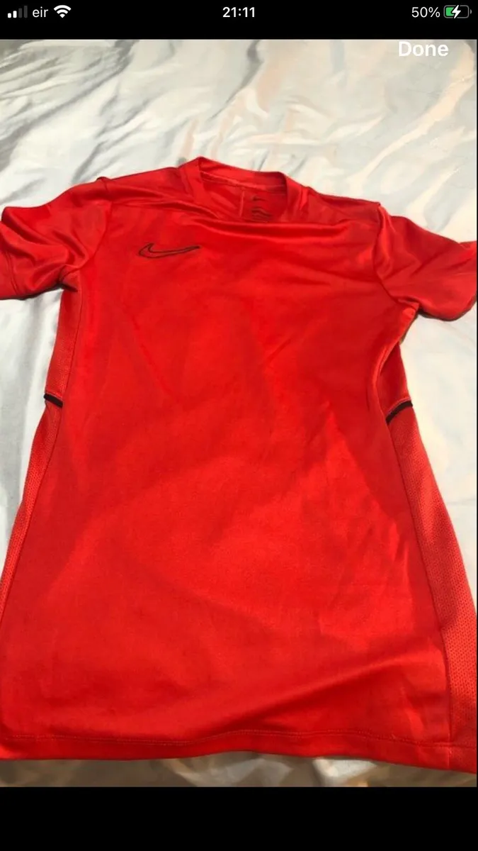 Boys Nike top size XS €8 - Image 1