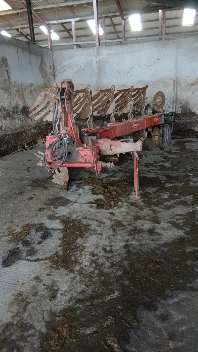 Kverneland plough for sale - Image 1