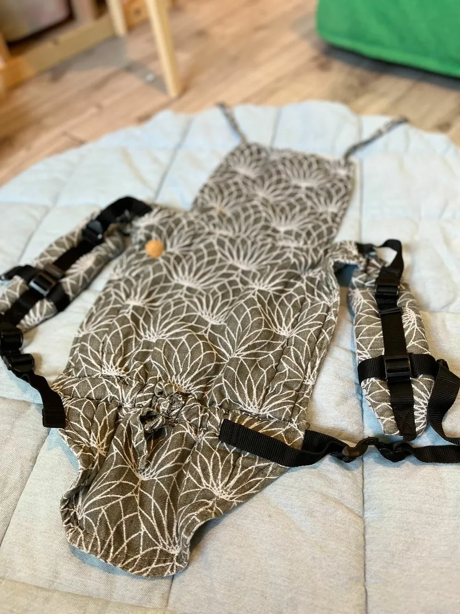 LennyLamb Baby Carrier - Image 1