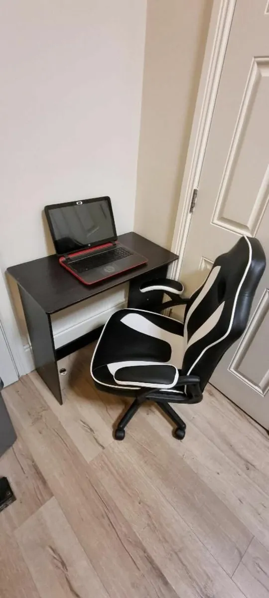 Small home office desk - Image 2