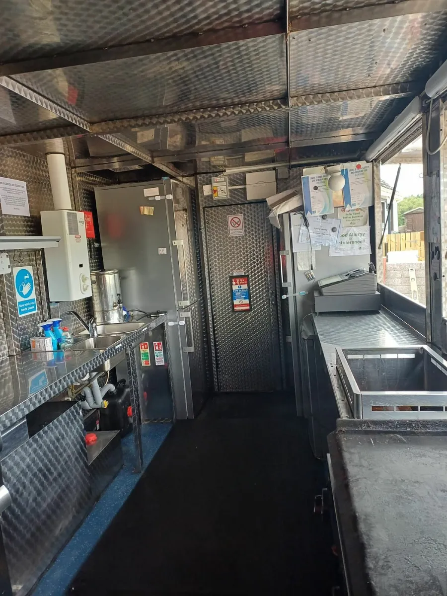 Catering trailer - Image 1