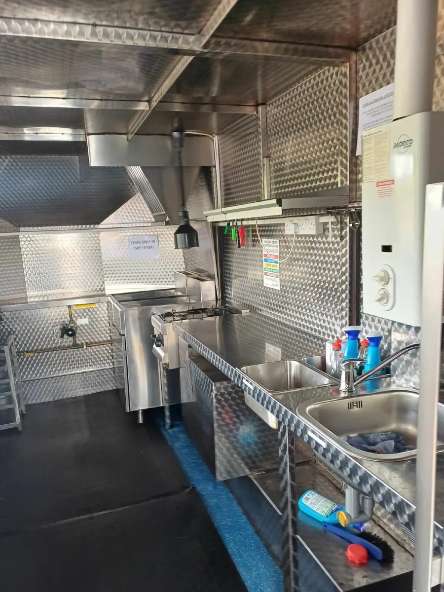 Catering trailer - Image 2