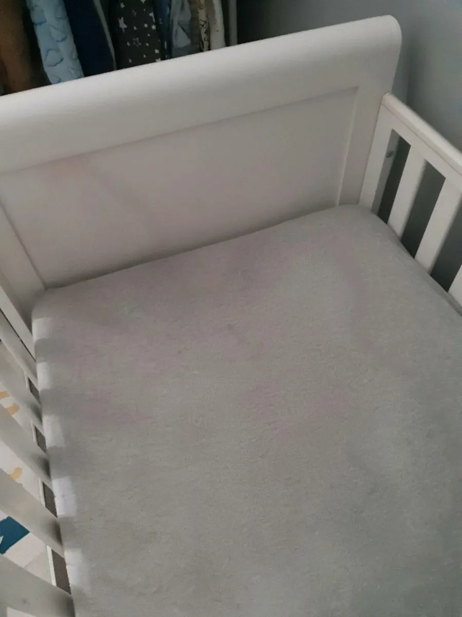 White sleigh style cot bed (6 months to 5 years) - Image 4