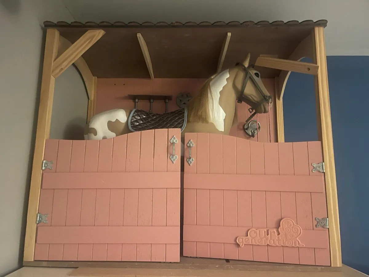 Kids Horse toy with stable house - Image 3