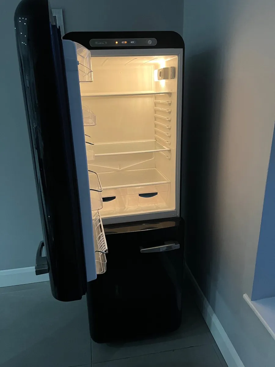 Smeg fab 32 gloss black fridge freezer - Image 2