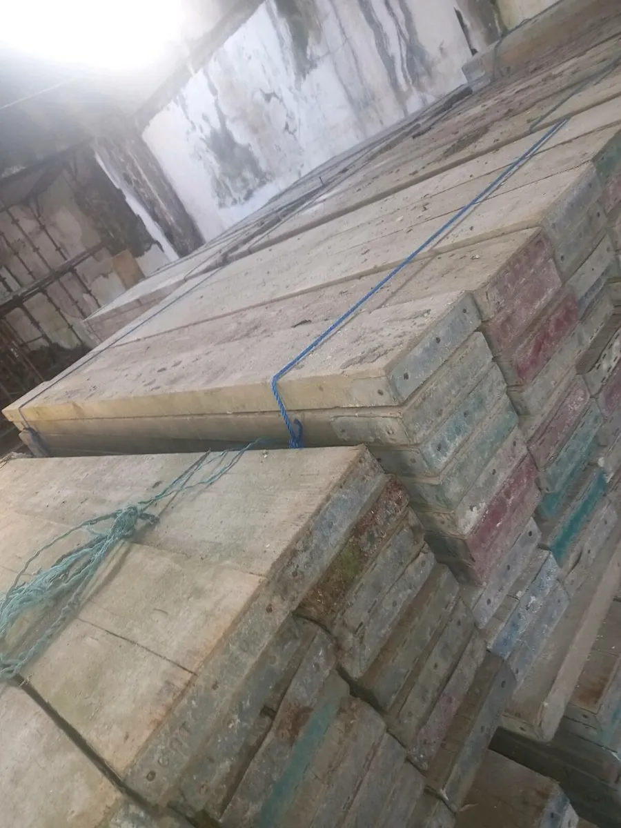 Slightly used 8ft scaffolding planks11euro - Image 4