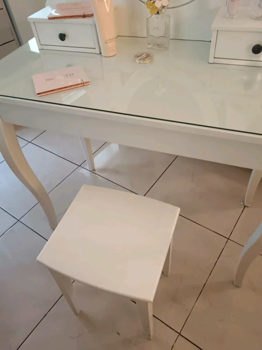 Dressing table and stool - Image 3